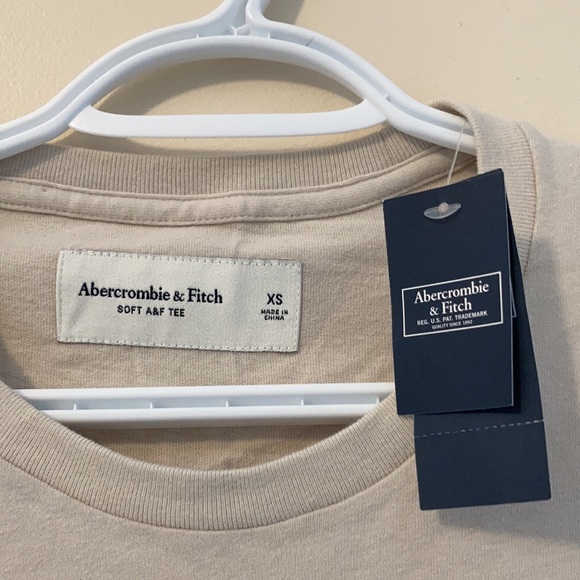 NWT Soft A&F tee XS Christmas tree - Picture 3 of 4